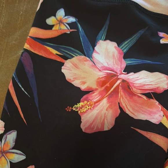 Old Navy Black and Pink Floral Leggings - Picture 4 of 6